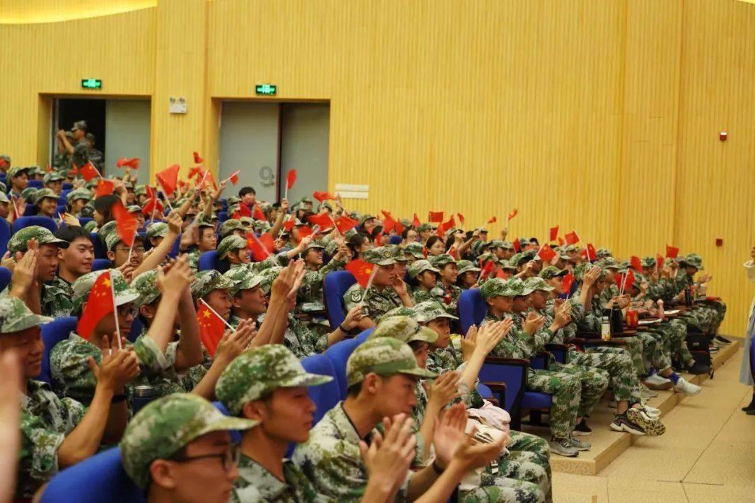 飞机怎么上么上天的？游戏画面