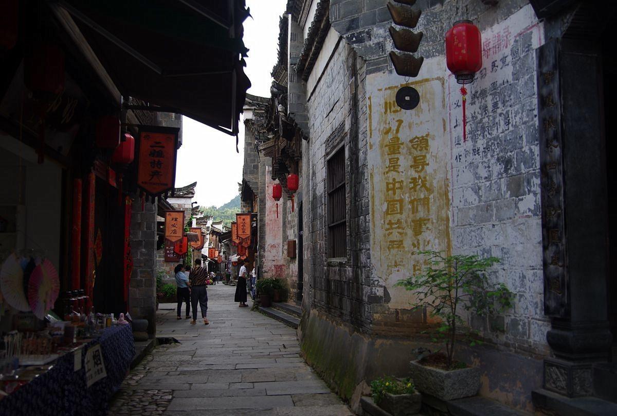 逃离无人的学校